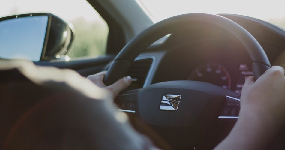 Mejores Aplicaciones de 2023 para Aprender a Conducir con Tecnología